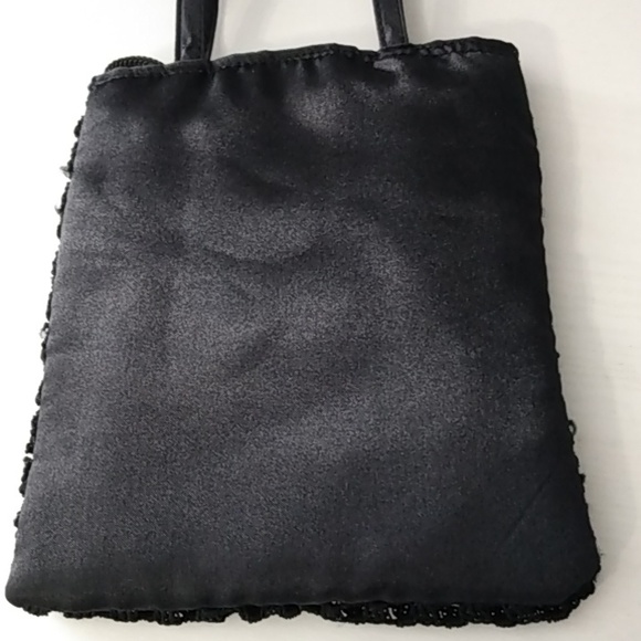 🎃 Black bag w/ beaded crochet overlaying - Picture 4 of 12